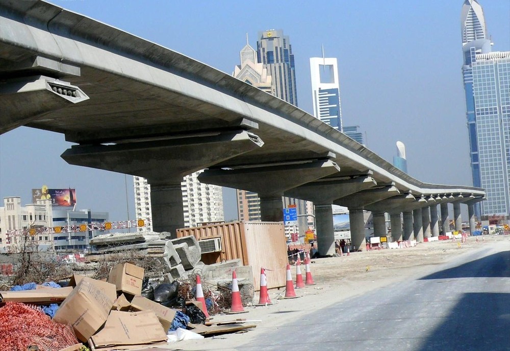 Dubai_Metro_Red_Line_Viaduct_on_22_November_2007.jpg