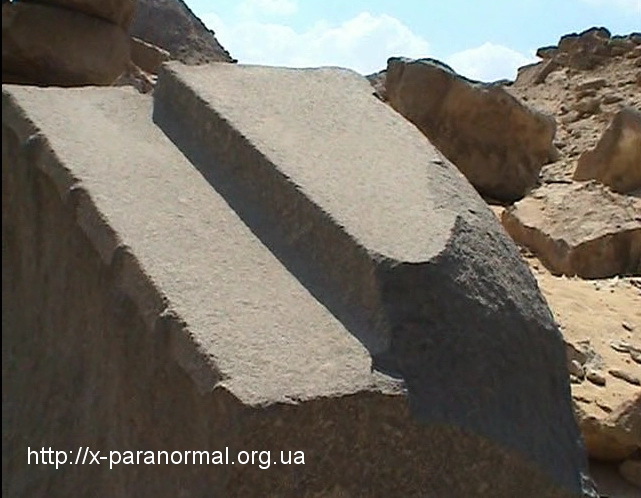 egypt-stones1.jpg.67864cfeac4c053a8789fc63c48c909c.jpg