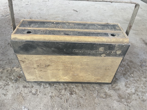 radio.jpeg.8c28e7f5a97ae8eaf87288a9fd5442c7.jpeg