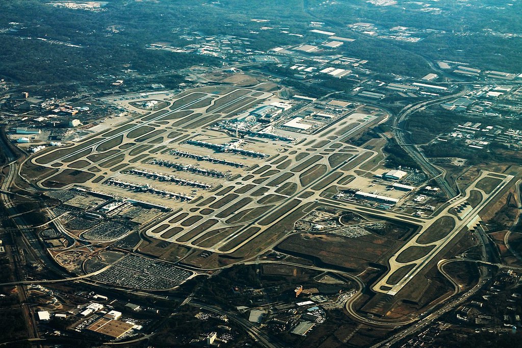 1200px-Atlanta_Airport_Aerial_Angle_(31435634003)_(2).jpg.db9025d3fc35aff39da5b7e55e6936b8.jpg