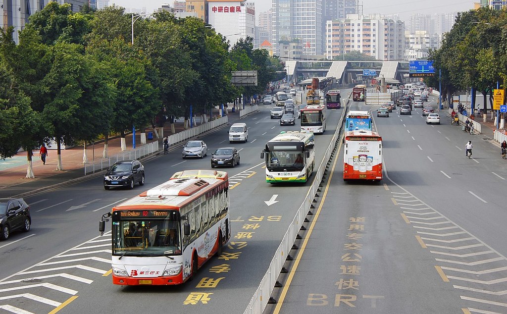 Guangzhou_BRT_Corridor.jpg.8fc41163fb8541b7b8cf097a216e1663.jpg